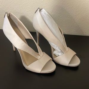 Beige Vince Camuto heels. Never worn before.